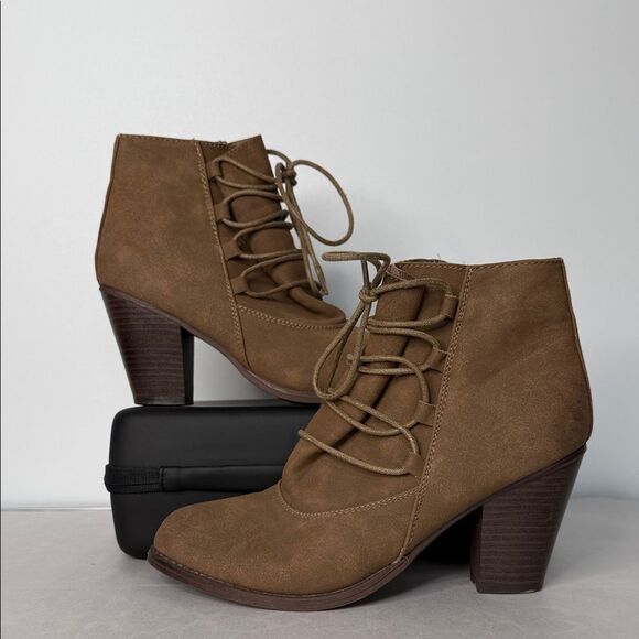 Pierre Dumas Tan Lace-Up Ankle Booties Size 8 - Picture 1 of 6